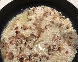 รูปขั้นตอนการทำที่ 4 ของ ริซอตโต้เห็ดหน่อไม้ฝรั่งกับแซลมอนย่าง(Risotto)