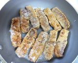 A picture of step 2 of Garlic-Seasoned Maguro Tuna Tastuta-age (Marinated Deep Fried Tuna).