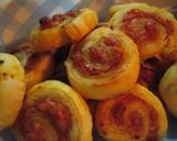 A picture of step 8 of Pizza-Flavored Rolled Puff Pastries.