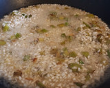Foto del paso 3 de la receta: Risotto de espárragos y gambas