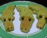 A picture of step 15 of Crocodile-Shaped Melon Bread in the Microwave.