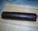 A picture of step 7 of Japanese-Western Fusion Fat California Rolls with Kombu Seaweed.