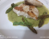 Foto del paso 3 de la receta: Merluza con crema de espárragos trigueros