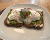 Foto langkah ke 5 dari resep Egg Benedict with avocado.