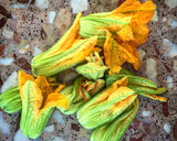 Foto del paso 1 de la receta: Flores de Calabacín rellenas en Tempura