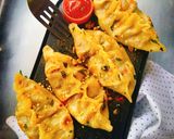 প্যান ফ্রায়েড অনিয়ন মোমো (pan fried onion momo recipe in bengali) রেসিপি ধাপ - 8 ছবি
