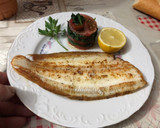 Foto del paso 8 de la receta: Lenguado a la plancha con guarnición de tomate espinacas y aderezo de VIDALIM