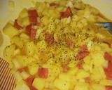 Foto del paso 3 de la receta: Tortilla con papas, chorizo y cebolla, gratinada con queso