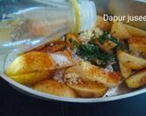 Foto langkah ke 2 dari resep 2. Potato wedges ala jusee.