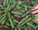 A picture of step 4 of Green Beans in Oyster sauce.