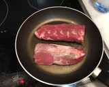 Foto del paso 1 de la receta: Solomillo con salsa de pera