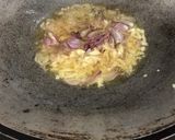 Foto langkah ke 4 dari resep Tumis Asam Cumi Jagung Muda.