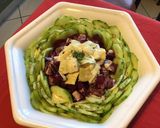 Une image de l'étape 9 de Salade fleur au concombre betteraves rouges et artichauts sauce citron.