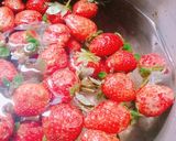 Foto langkah ke 1 dari resep Strawberry Caramel ♡.