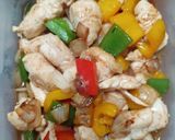รูปขั้นตอนการทำที่ 6 ของ สันในไก่ผัดพริกหวาน