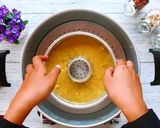 Foto langkah ke 5 dari resep Bolu Kukus Pisang.