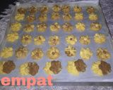 Foto langkah ke 8 dari resep Cookies Bunga 🏵 (Semprit Jadul).