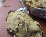 Foto langkah ke 6 dari resep Leftover rendang loaded potato.