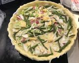 A picture of step 2 of Quiche cheese asperge bacon onion.