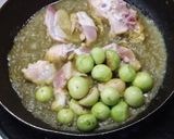 รูปขั้นตอนการทำที่ 2 ของ แกงเขียวหวานไก่มะเขือไข่เตา