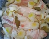 Foto del paso 2 de la receta: Manitas de Cerdo en olla GM