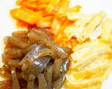 A picture of step 2 of Simmered Hijiki Seaweed with Gochujang.