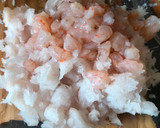 Foto del paso 2 de la receta: Albóndigas de merluza y gambas en salsa de marisco y azafrán 💃