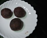 A picture of step 2 of Easy Kanto-Style Sakura Mochi Using an Electric Griddle.