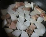 A picture of step 2 of Sweet and Spicy Braised Pork Belly with Daikon Radish.