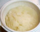 A picture of step 2 of Super Easy Komatsuna Tossed with Grated Daikon Radish.