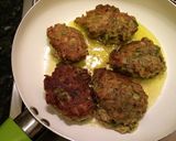 A picture of step 3 of Zucchini burgers.