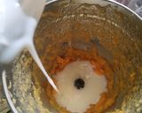 A picture of step 1 of Papaya shake.
