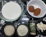A picture of step 1 of Nolen Gurer Malai Phirni.