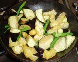 A picture of step 5 of Stir-Fried and Simmered Eggplants, Green Beans and Deep-fried Tofu.