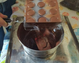Foto del paso 6 de la receta: Bombones de chocolate rellenos de reducción de ponche