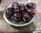 A picture of step 1 of Stuffed Brinjal in tamarind spices.