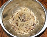 A picture of step 5 of You'll Want Mounds of This! Chinese-Style Bean Sprout Salad.