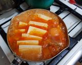 Foto langkah ke 3 dari resep Kimchi Jjigae (sup kimchi).