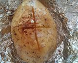 Foto del paso 5 de la receta: Papa horneada rellena de 3 quesos