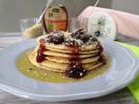 Glutén- és tejmentes amerikai palacsinta, eperdzsemmel és dióval recept lépés 4 foto