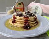 Glutén- és tejmentes amerikai palacsinta, eperdzsemmel és dióval recept fázis 4 fotója