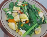 Foto langkah ke 5 dari resep Tumis Sawi Tahu.