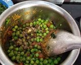 चटपटीत हिरवे मटार उसळ रेसपी (hirve matar usal recipe in marathi) रेसिपी स्टेप 3 फोटो