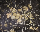 Foto del paso 5 de la receta: Spaghettis de Nero di sepia con gulas y salmón