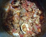 A picture of step 1 of Cooked red meat with rice.
