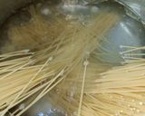 A picture of step 1 of Chicken Onion Spaghetti.