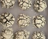 Foto langkah ke 6 dari resep Chocolate Crinkle Cookies.