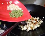 A picture of step 2 of Trail dryfruits poha chivda namkeen.