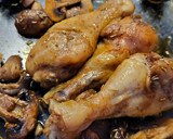 Foto del paso 7 de la receta: Pollo en salsa con ciruelas y champiñones