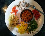 વેજીટેબલ પીઝા (Vegetable Pizza Recipe in Gujarati) રેસીપી સ્ટેપ1ફોટો